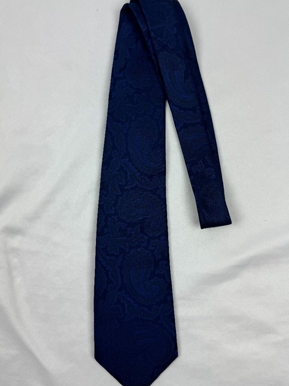 Donald J. Trump~ Signature Collection Dark Blue Paisley Luxury Tie 60” Excellent